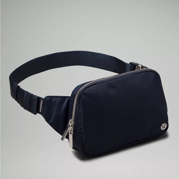 lululemon athletica Handbags - Lululemon Belt Bag 🔥SOLDOUT NWT🔥Everyday Large2L True Navy w/silver hardware